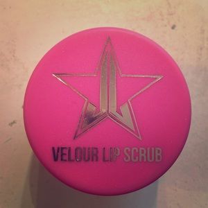 Jeffrey star lip scrub